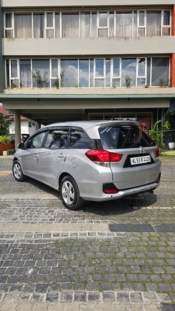 
								Honda Mobilio 2015 full									