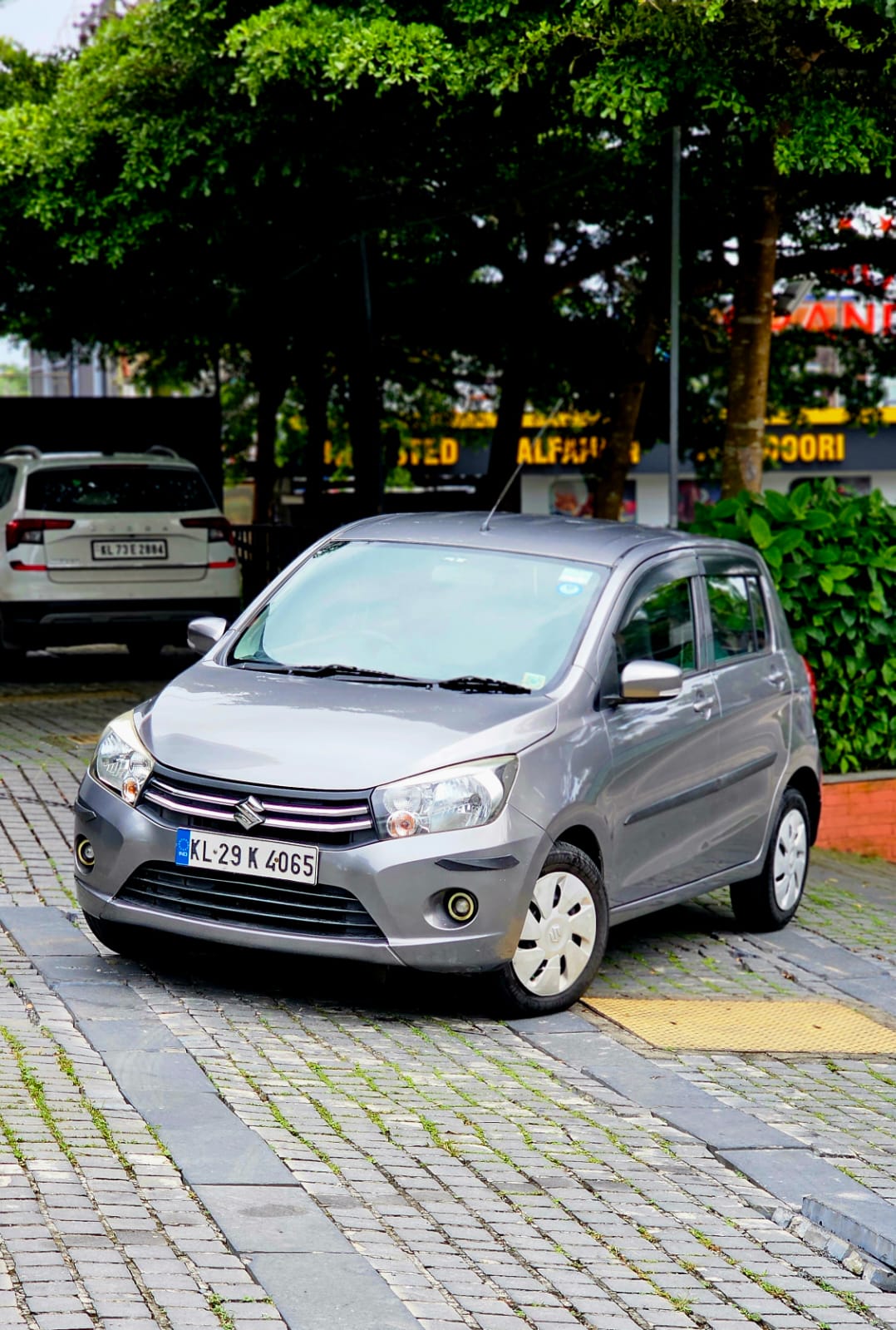 
								Maruthi Celerio ZXI AMT 2015 Petrol full									