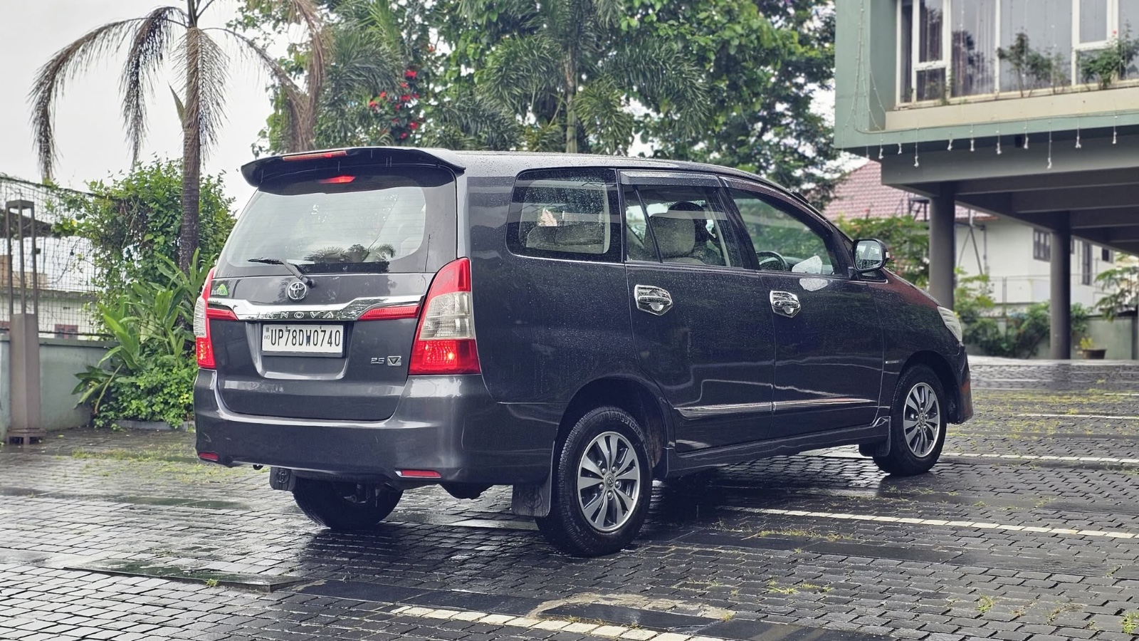 
								Toyota Innova V Diesel Manual 2015 full									