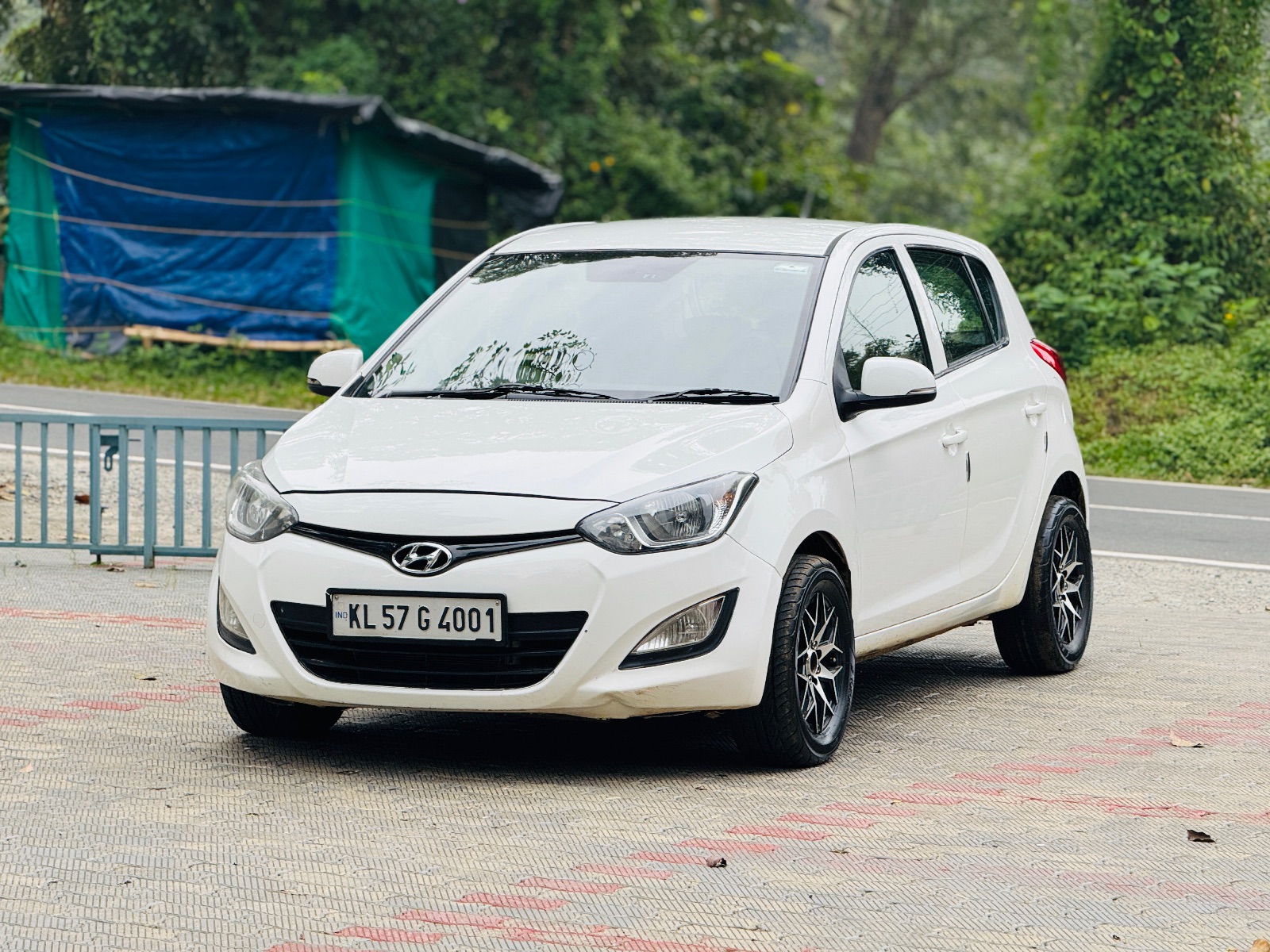 
								Hyundai i20 full									