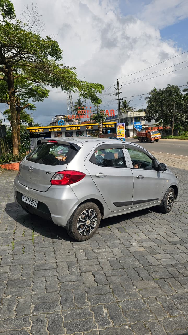 
								Tata Tiago AMT 2018 full									