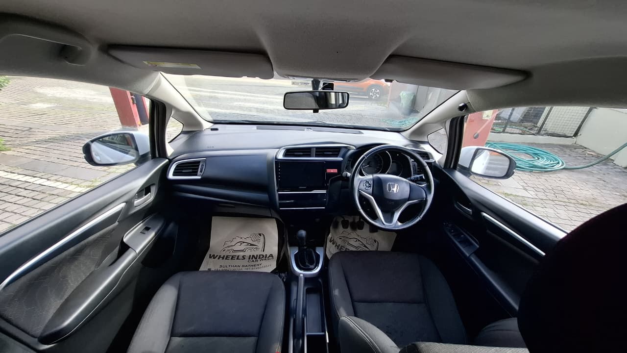 
								Honda Jazz VX 2016 full									