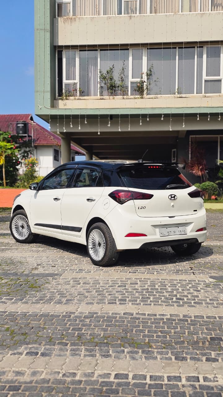 
								Hyundai i20 Asta 2016  petrol full									