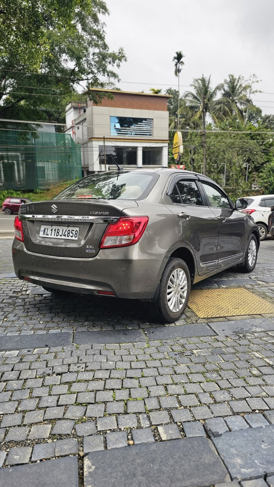 
								SWIFT DZIRE ZXI AMT 2018 full									