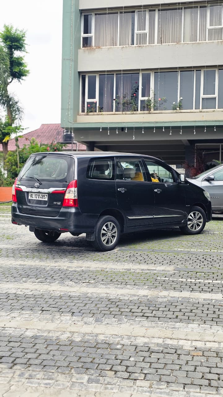 
								Toyota Innova V 2015 full									