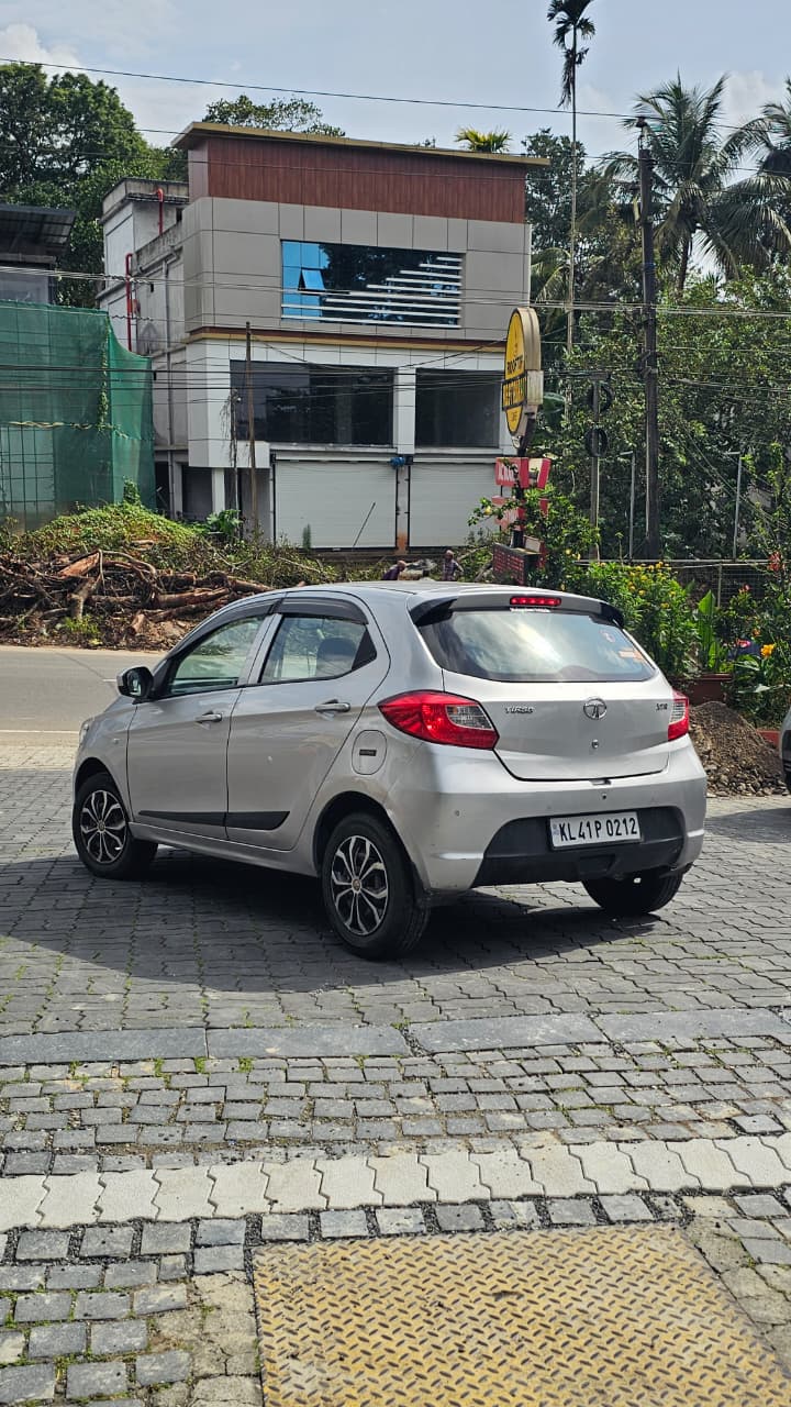 
								Tata Tiago AMT 2018 full									