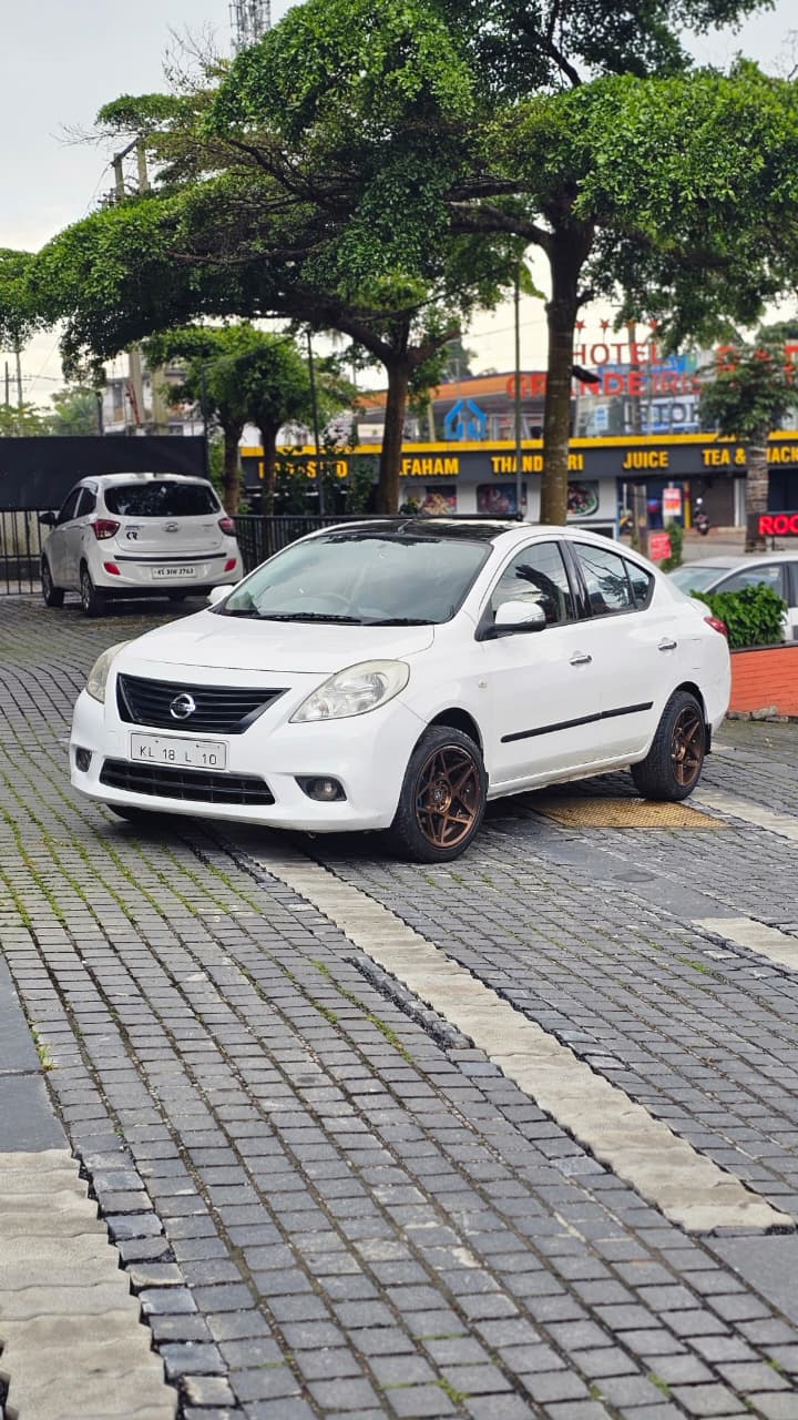
								Nissan Sunny  2013 full									